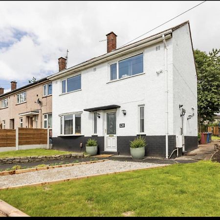 Come & Unwind In Charming 5 Bed House In Blackburn Μπλάκμπερν Εξωτερικό φωτογραφία