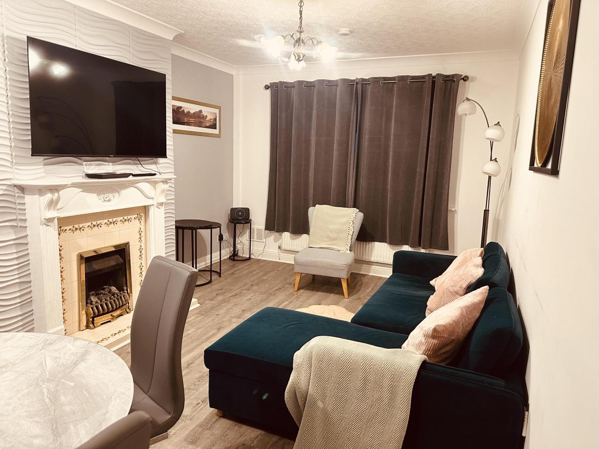 Come & Unwind In Charming 5 Bed House In Blackburn Μπλάκμπερν Εξωτερικό φωτογραφία