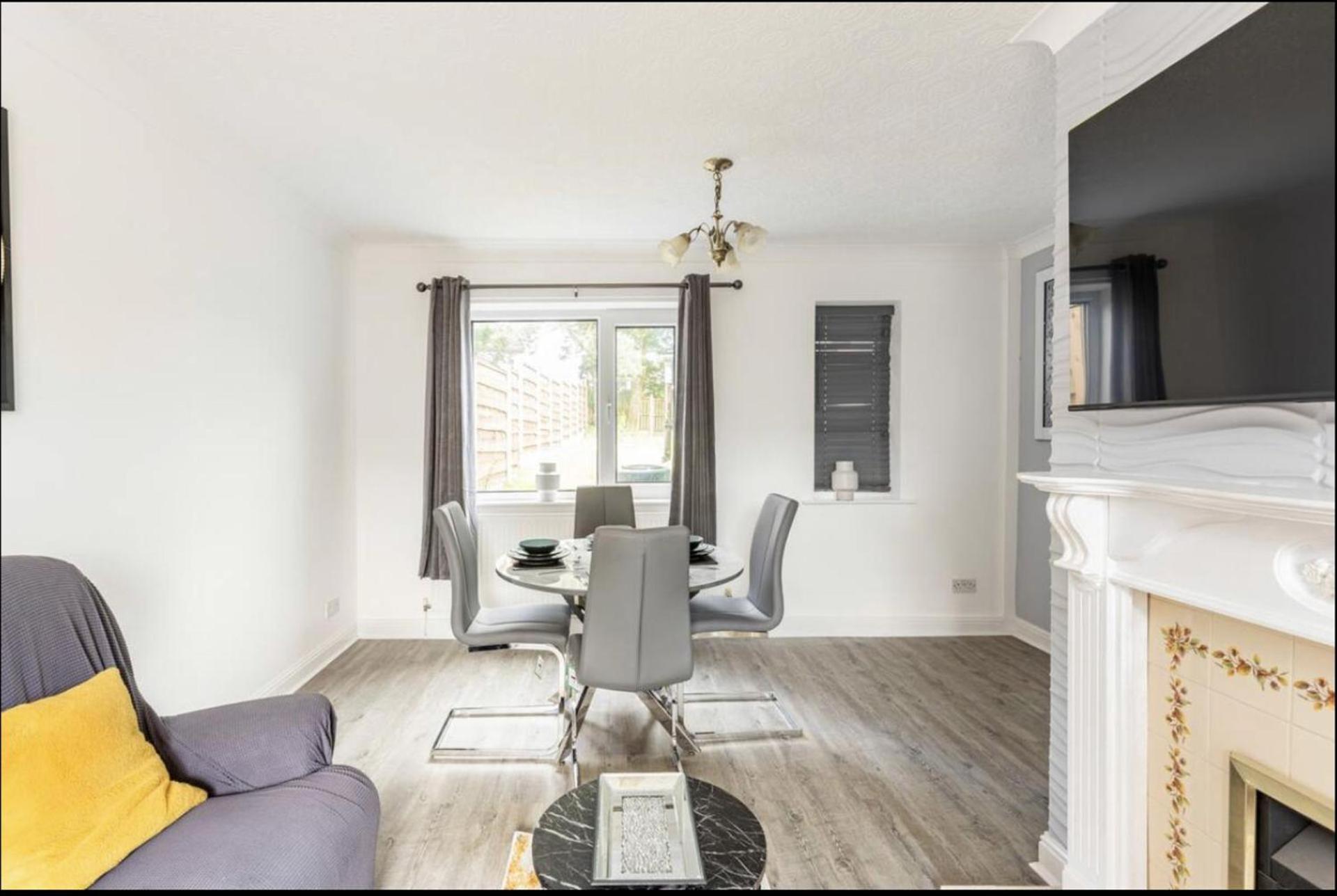 Come & Unwind In Charming 5 Bed House In Blackburn Μπλάκμπερν Εξωτερικό φωτογραφία