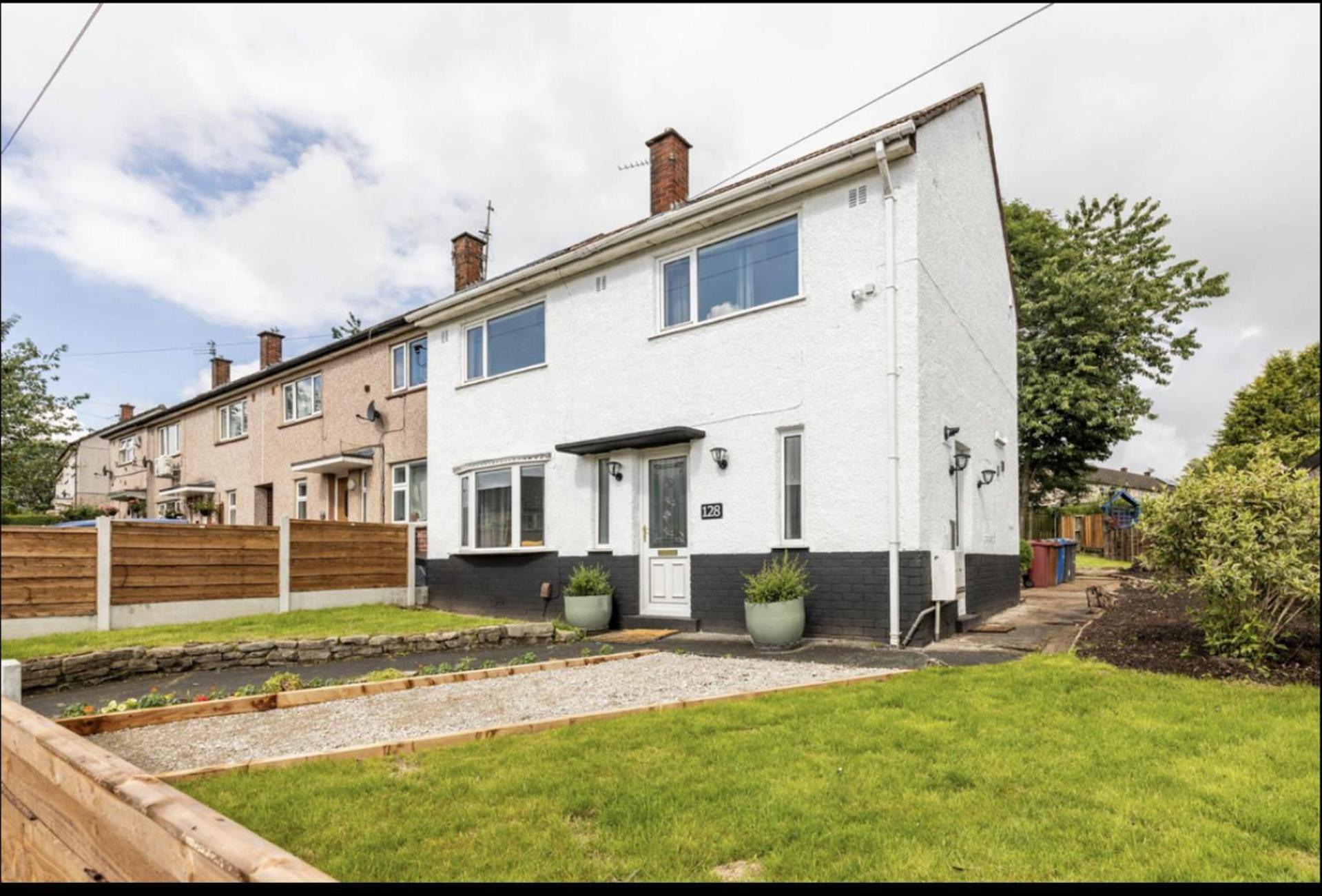 Come & Unwind In Charming 5 Bed House In Blackburn Μπλάκμπερν Εξωτερικό φωτογραφία
