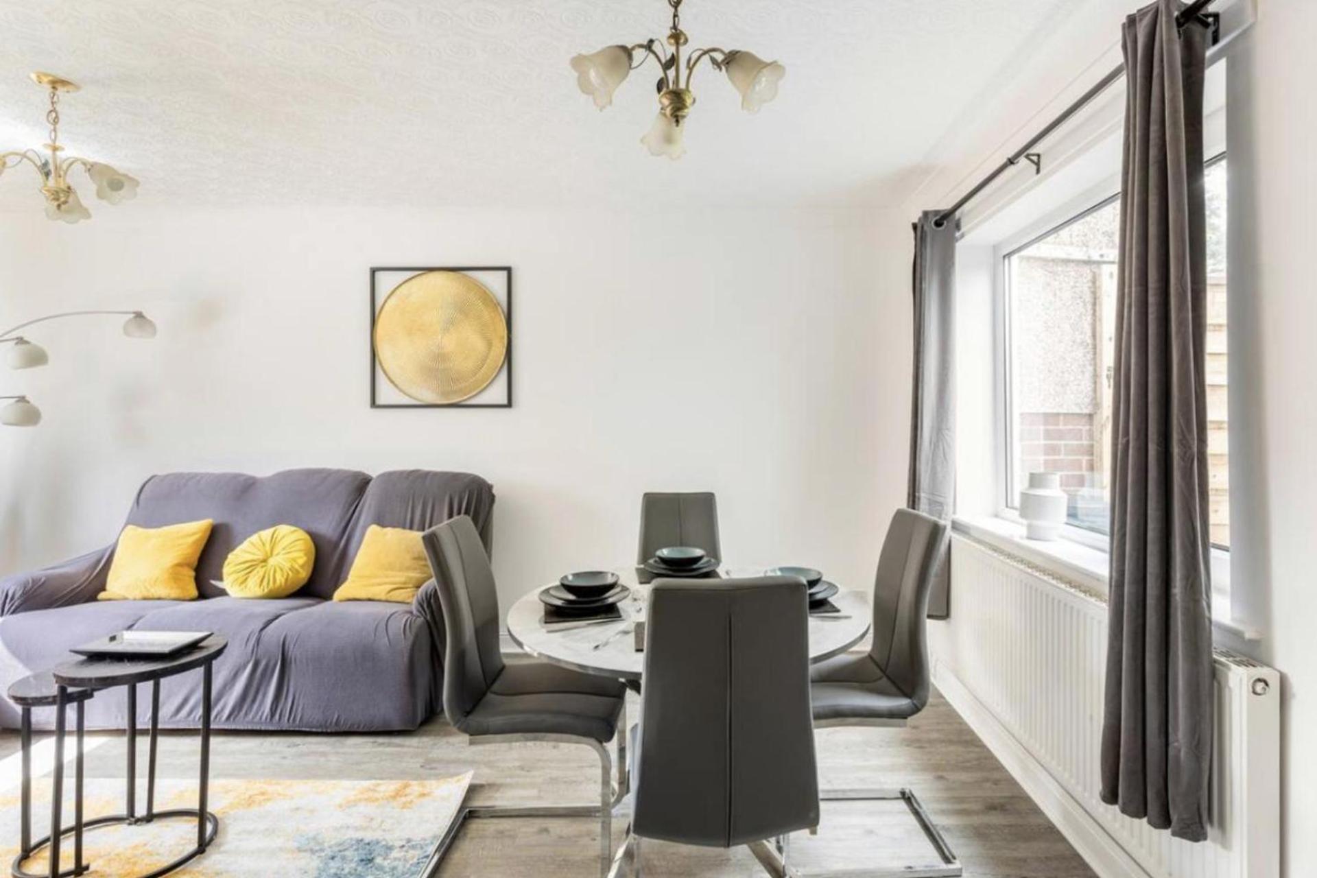 Come & Unwind In Charming 5 Bed House In Blackburn Μπλάκμπερν Εξωτερικό φωτογραφία